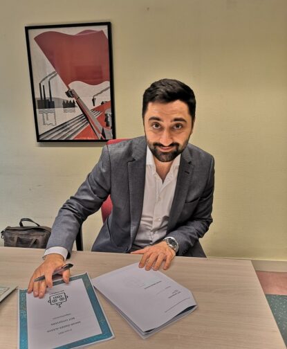 Mahir tekent contract